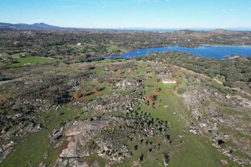 Finca-de-25-hectáreas-junto-a--pantano-de-Alpotrel03