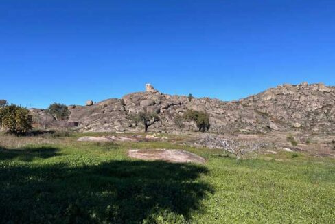 Finca-de-1-hectárea-junto-al-Berrocal-de-La-Data01