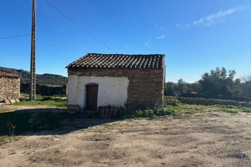 Finca-de-1-hectárea-junto-al-Berrocal-de-La-Data04