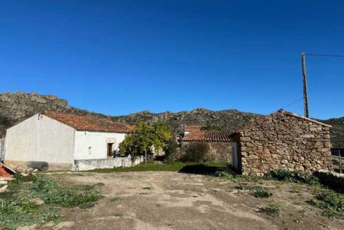 Finca-de-1-hectárea-junto-al-Berrocal-de-La-Data10